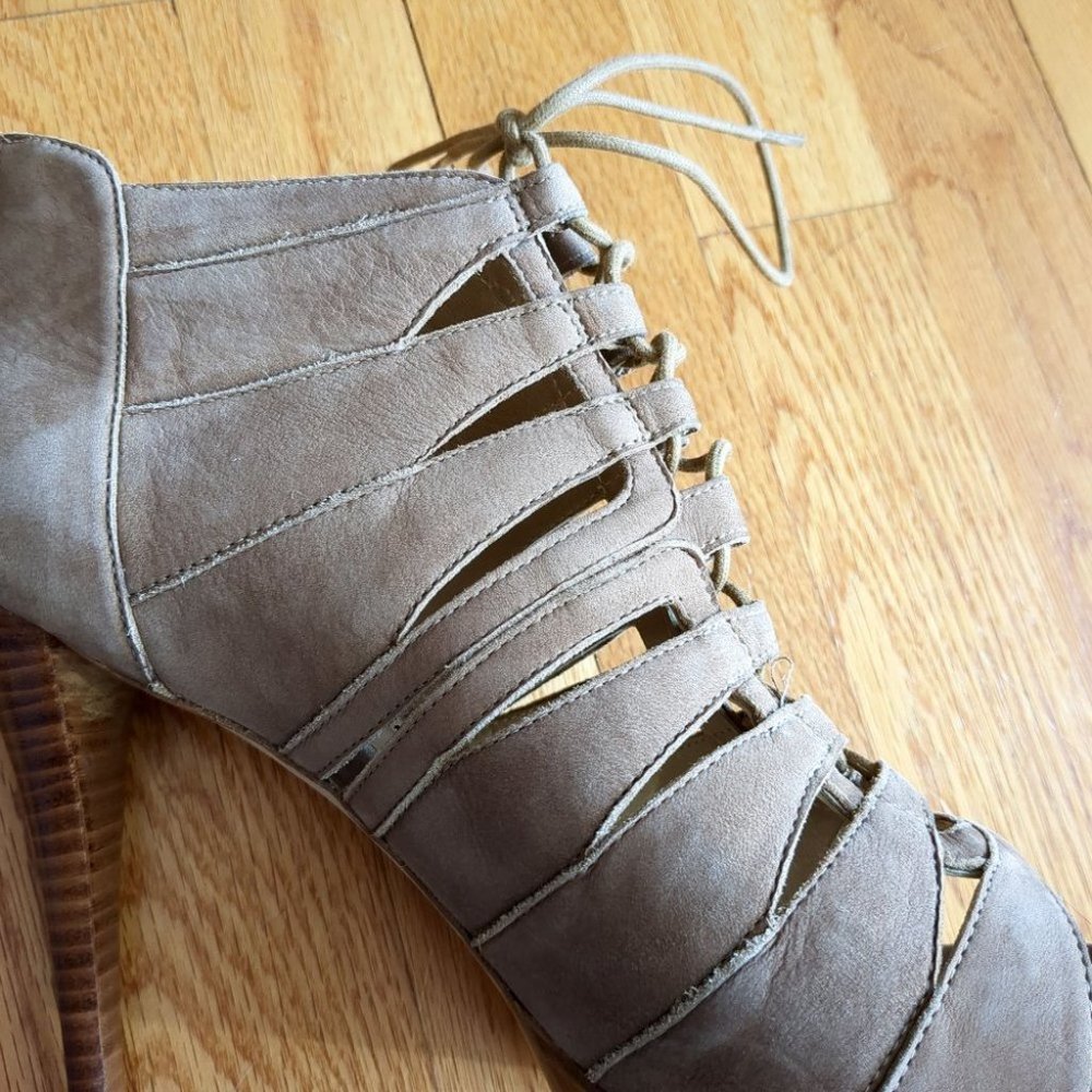 [SOLD] Stuart Weitzman Nubuck Gladiator Caged Suede Stiletto Bootie Sandals Tan - Picture 10 of 15
